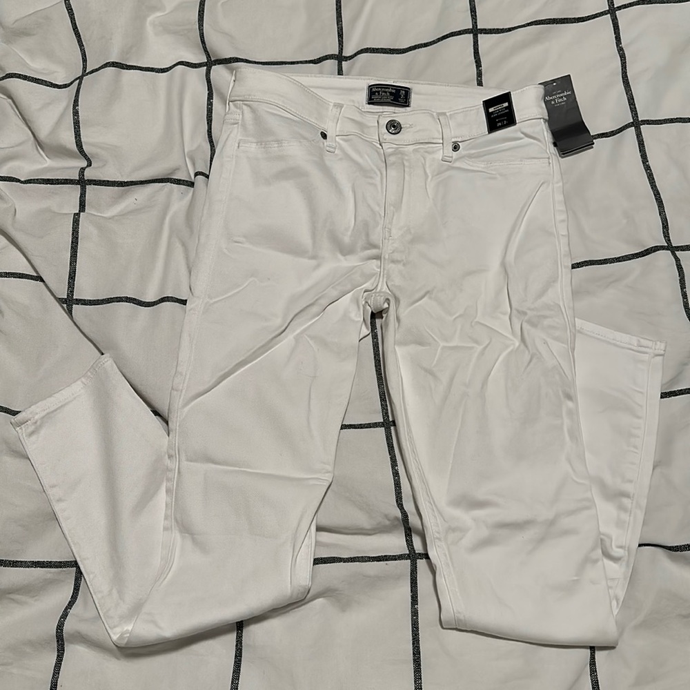 NWT ABERCROMBIE WHITE SKINNY JEANS